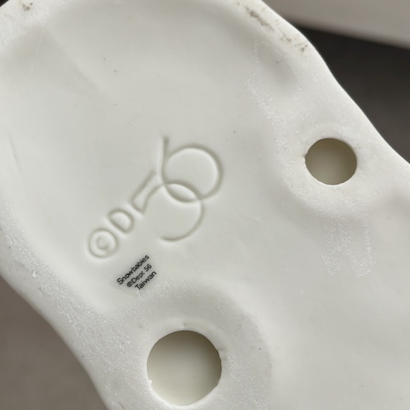 Department 56 Winter Tales of the Snowbabies “Why Don’t You Talk to Me?” - Picture 9 of 10